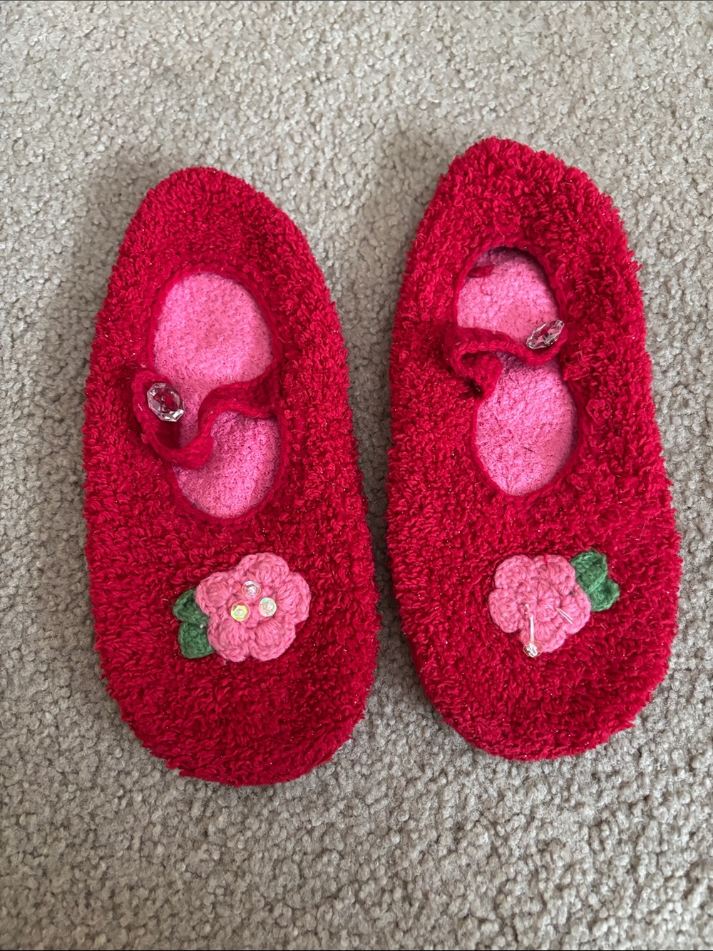 Cozy Red Fuzzy Flower Slip-On Shoes size 6